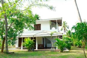 Отель Villa Nimdara  Tangalla
